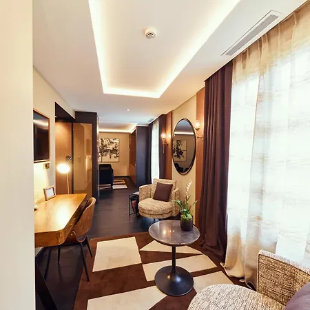 La Pyramide - Maison Henriroux Hotel