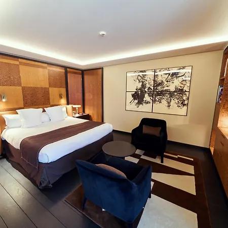 מלון La Pyramide - Maison Henriroux 4*