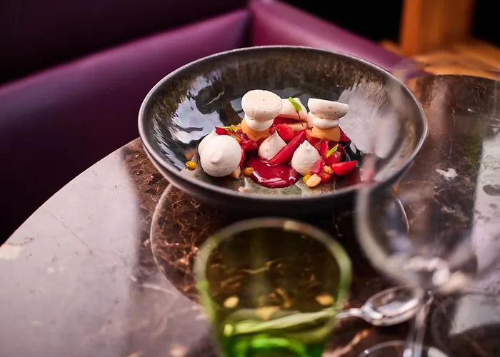 La Pyramide - Maison Henriroux Hotel