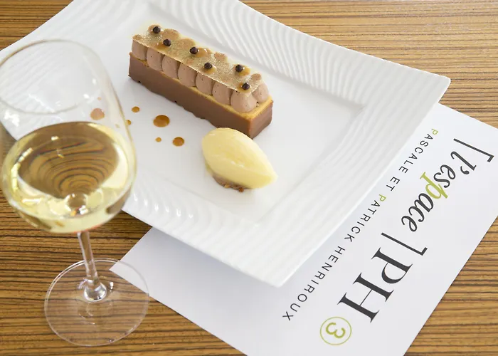 La Pyramide - Maison Henriroux 4*