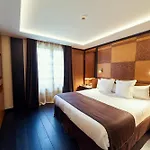 La Pyramide - Maison Henriroux 4* Vienne (Isere)