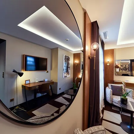 La Pyramide - Maison Henriroux 4* Вьен