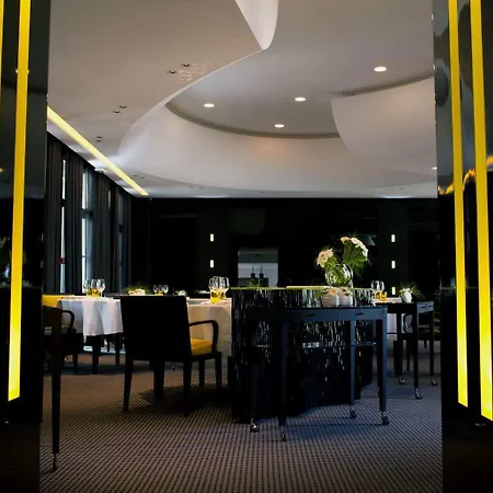 Hotel La Pyramide - Maison Henriroux 4*