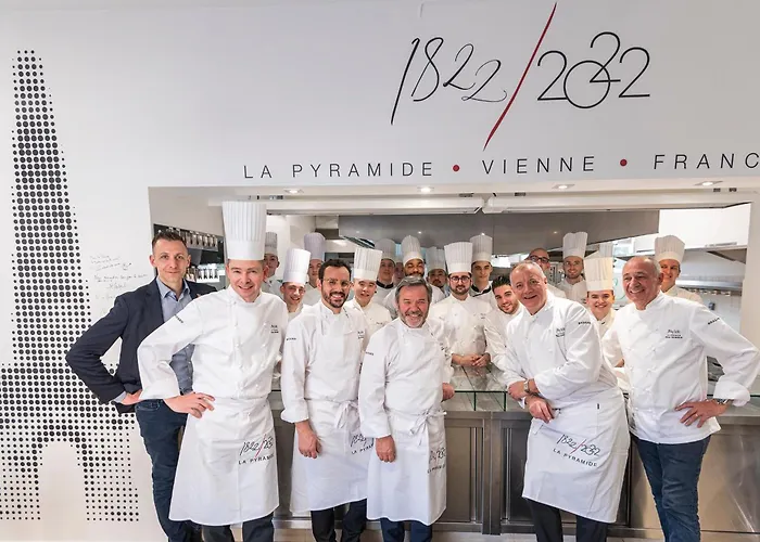 La Pyramide - Maison Henriroux Отель Вьен