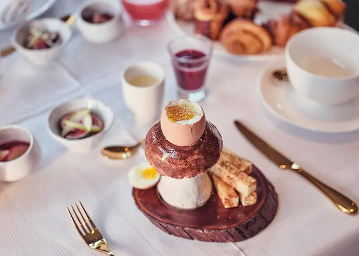 La Pyramide - Maison Henriroux 4* Вьен