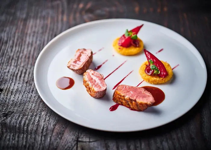 Hotel La Pyramide - Maison Henriroux 4*