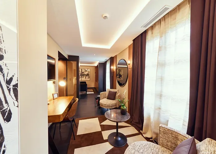 La Pyramide - Maison Henriroux Hotel