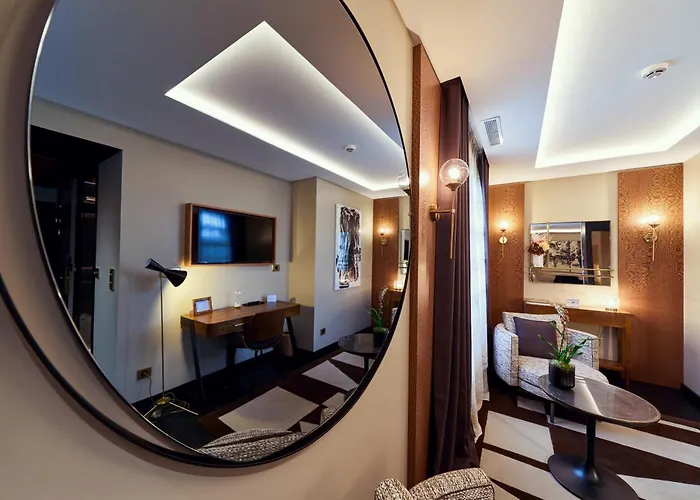 La Pyramide - Maison Henriroux 4* Vienne (Isere)