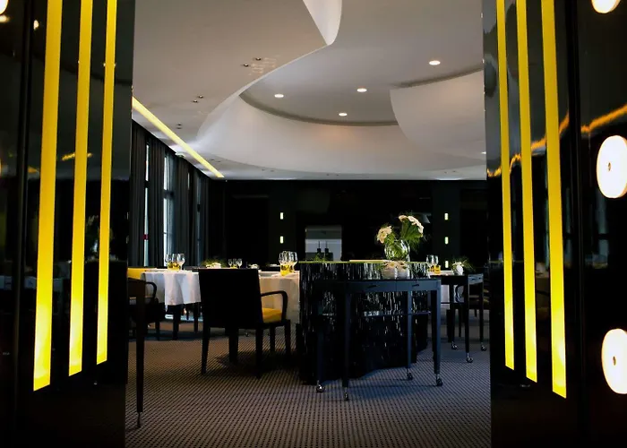 Hotel La Pyramide - Maison Henriroux 4*